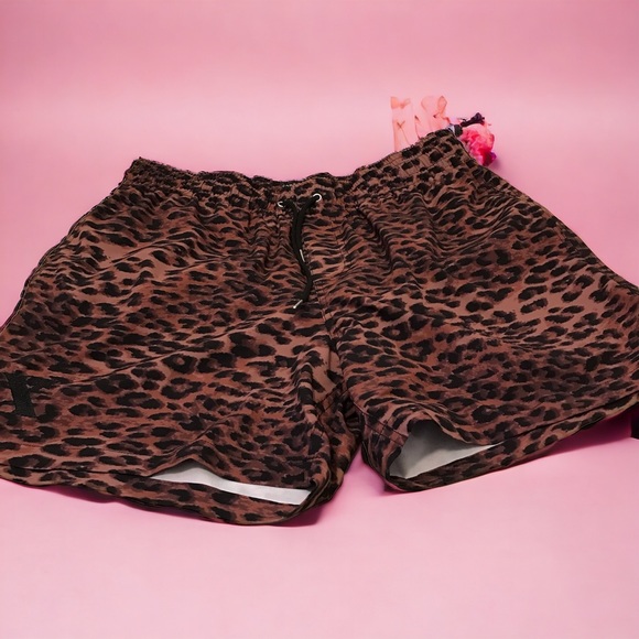EAST X EAST MEN SHORT SIZE LARGE Beau / Leopard PRE OWNED - Picture 4 of 7
